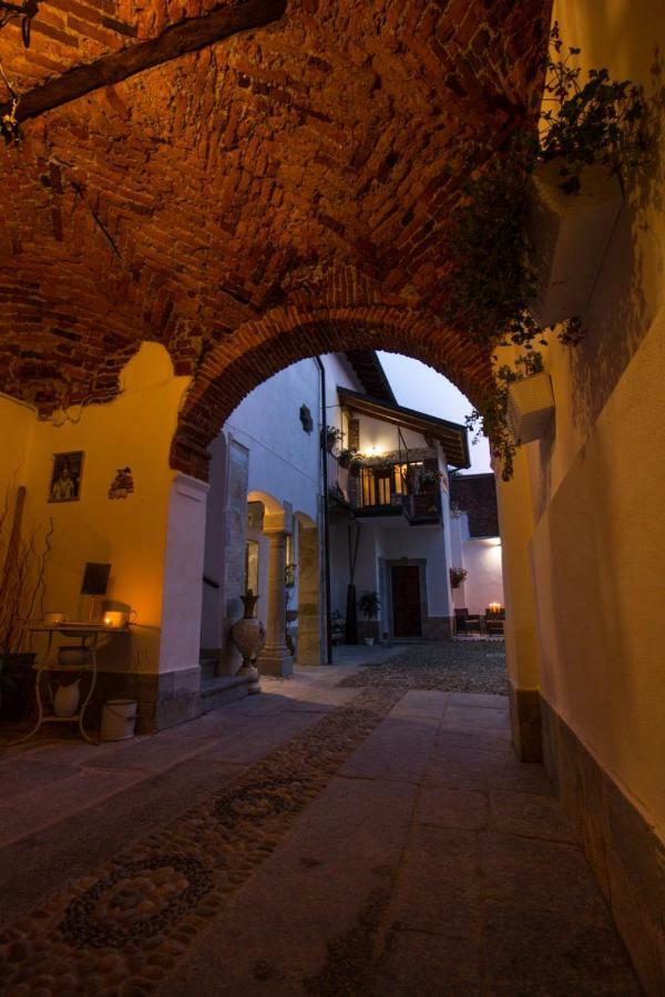Mansarde & Suite Maison 1706 Lago Orta Borgomanero Exterior foto